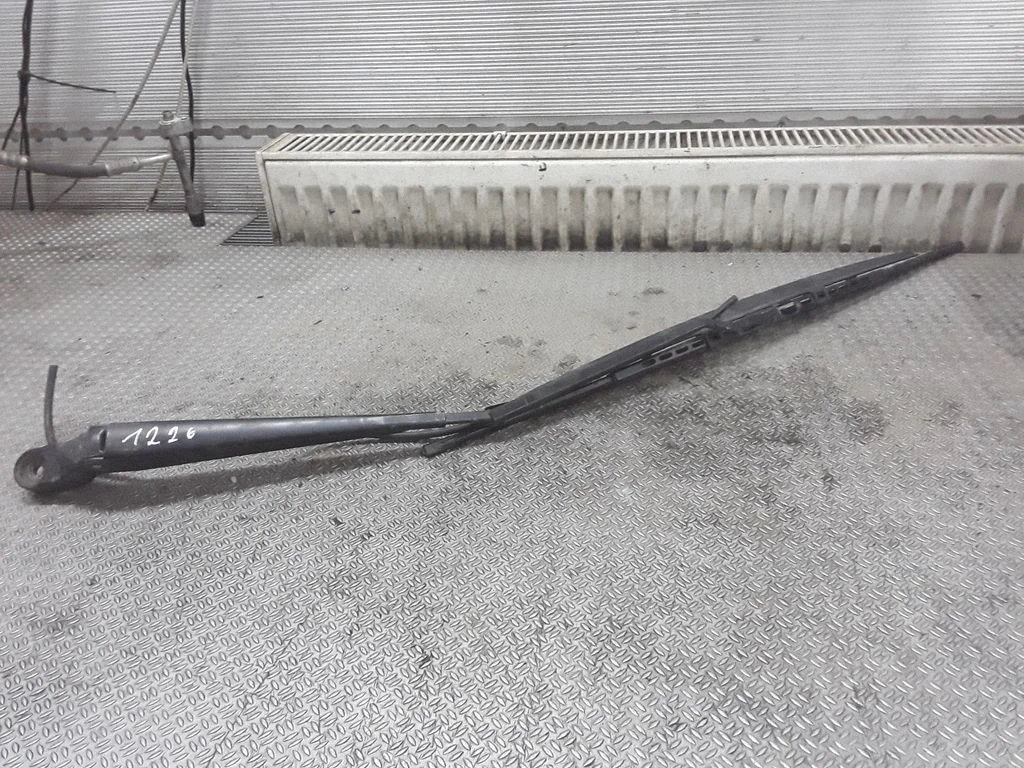 Windshield/front glass wiper blade – Mercedes-Benz Vito Viano W639 (2003-2014)