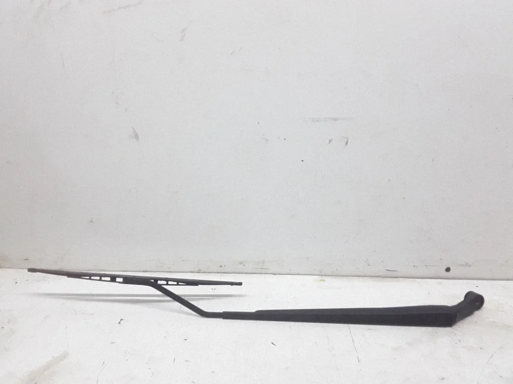 Windshield/front glass wiper blade – Toyota Corolla Verso AR10 (2004-2009)