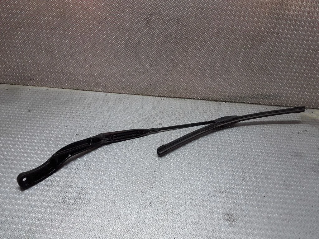 Windshield/front glass wiper blade – Audi A8 S8 D2 4D (1994-2002)