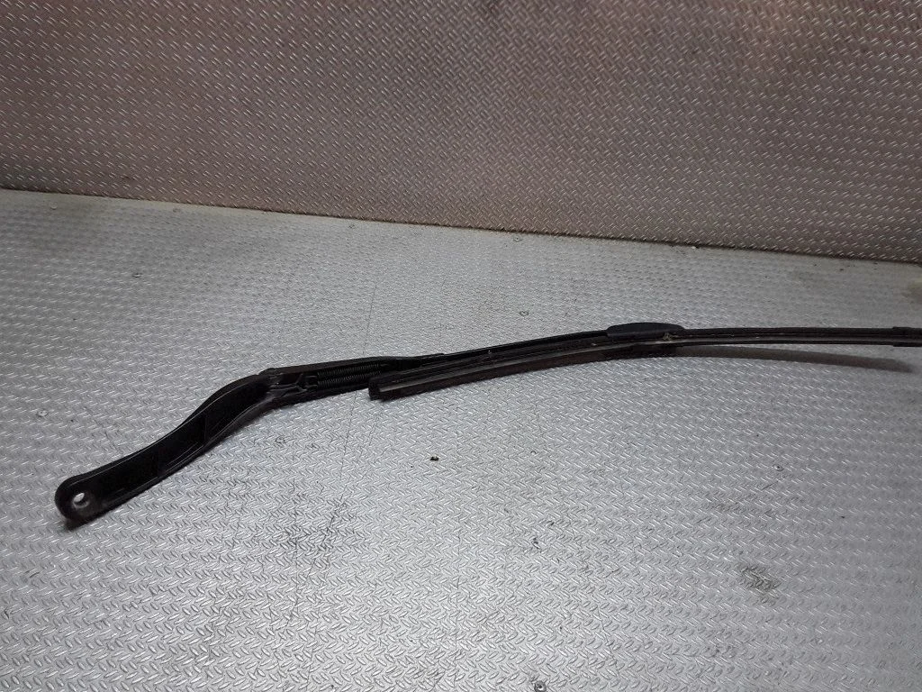 Windshield/front glass wiper blade – Audi A8 S8 D2 4D (1994-2002)