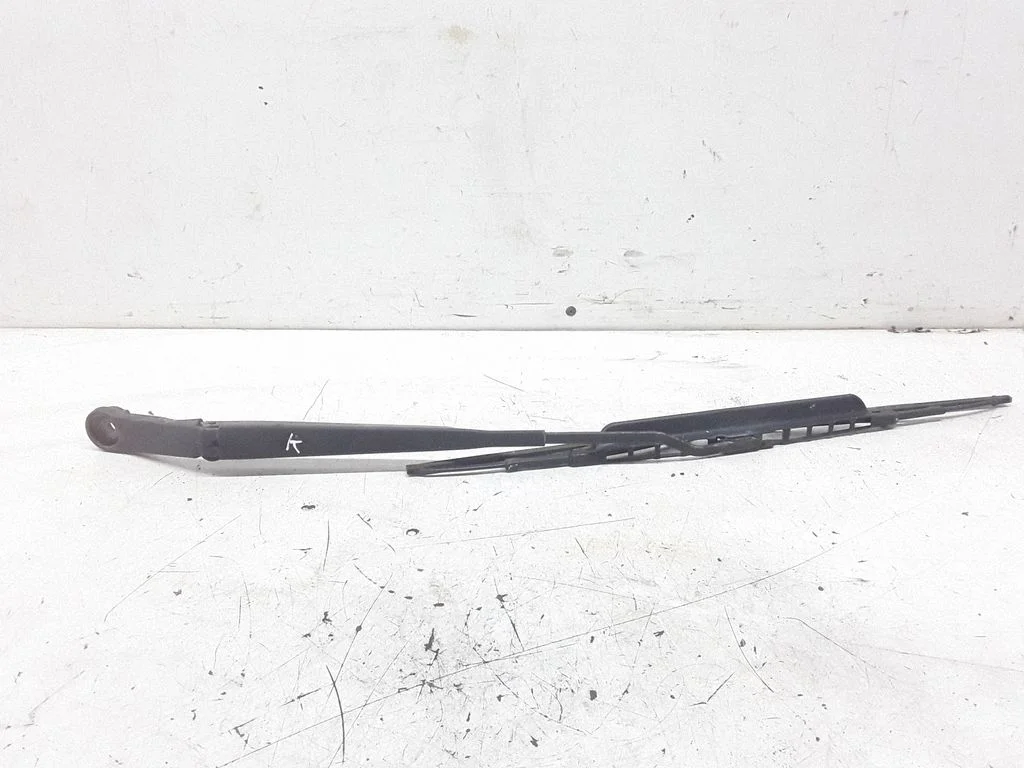 Windshield/front glass wiper blade – Nissan Micra (2003-2007)