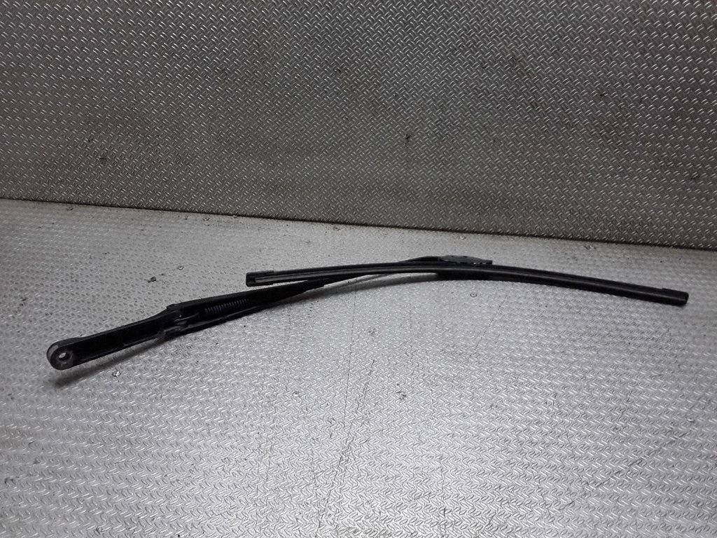 Windshield/front glass wiper blade – Mercedes-Benz ML-Class W163 (1997-2005)