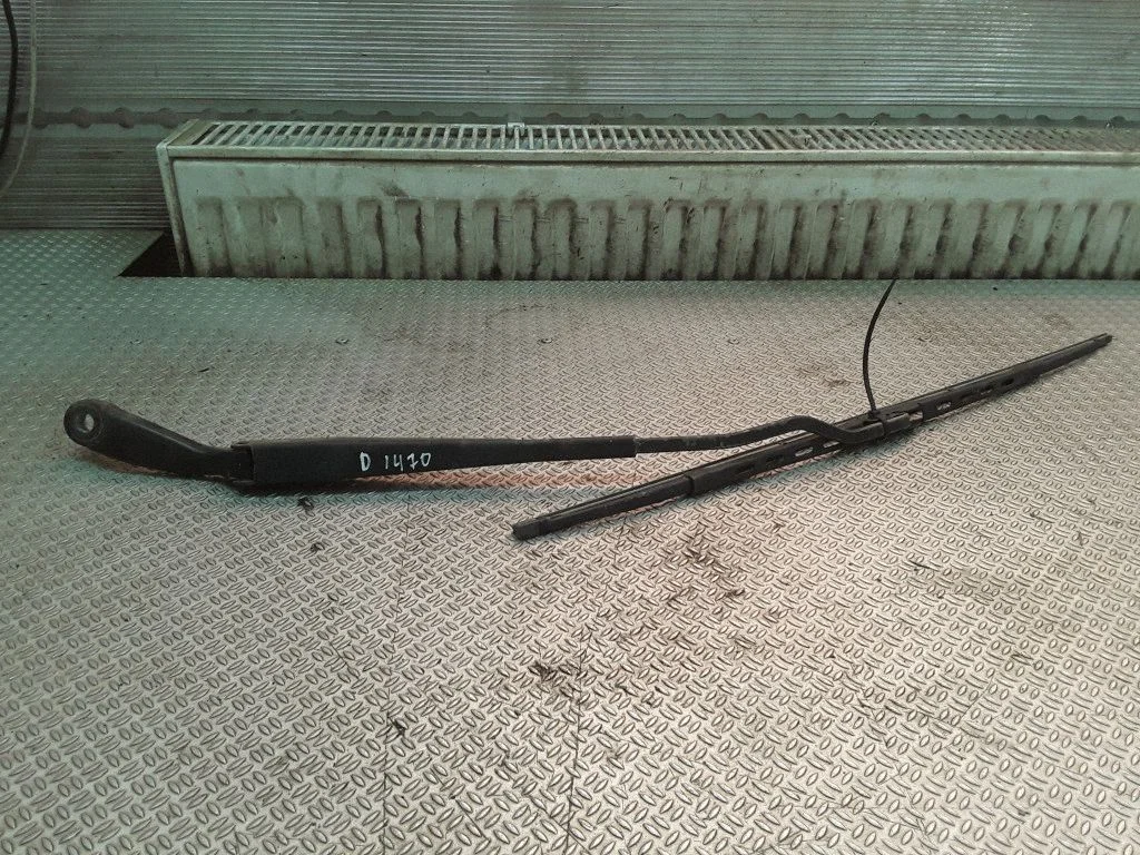 Windshield/front glass wiper blade – Dodge Durango I (1998-2004)