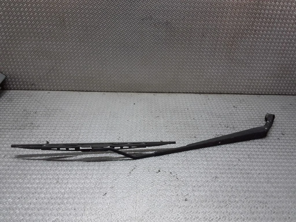 Priekšējā stikla tīrītājs – Toyota Yaris Verso (1999-2005)