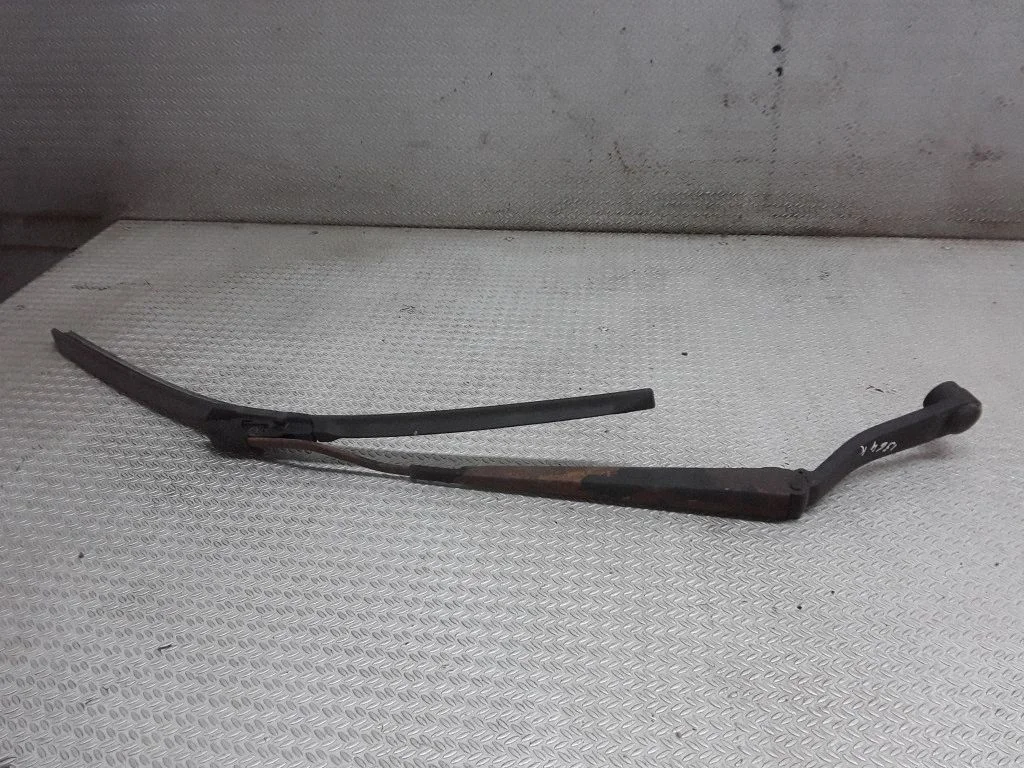Windshield/front glass wiper blade – KIA Sorento (2002-2009)