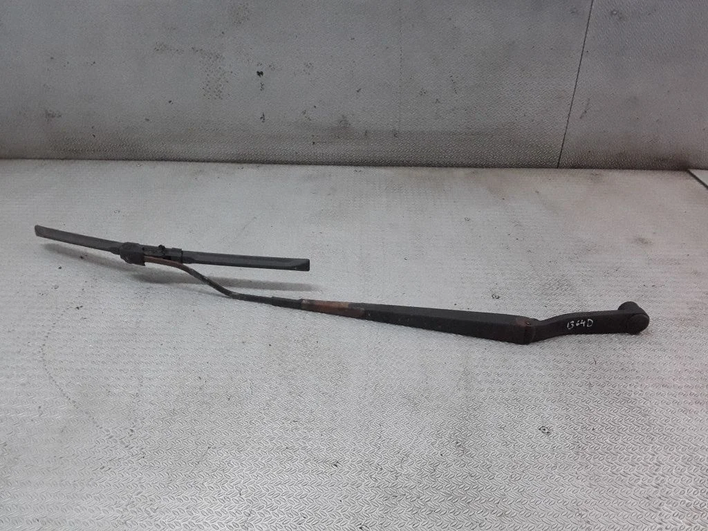 Windshield/front glass wiper blade – KIA Sorento (2002-2009)
