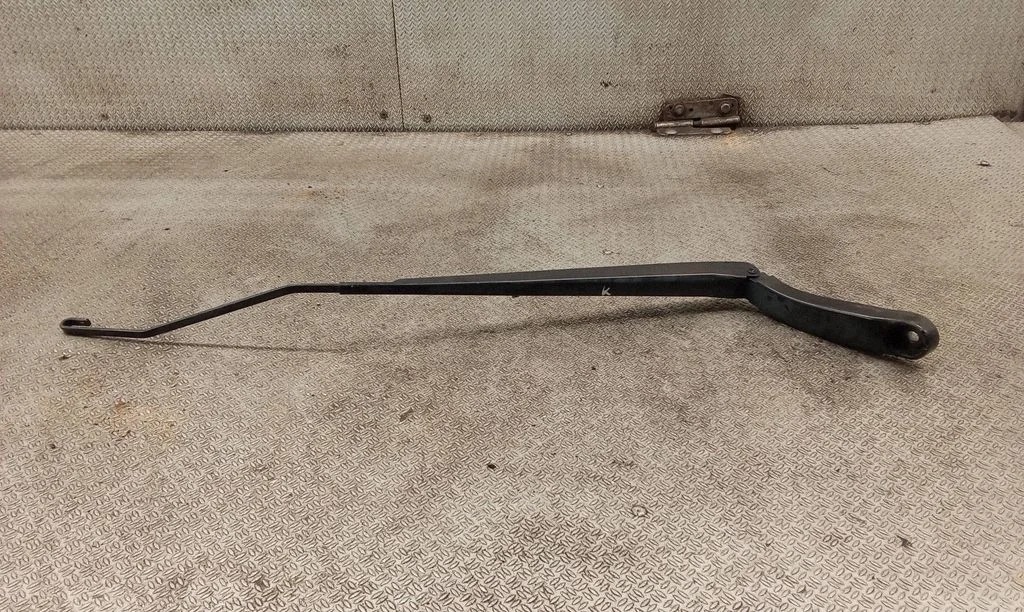 Front wiper blade arm – left