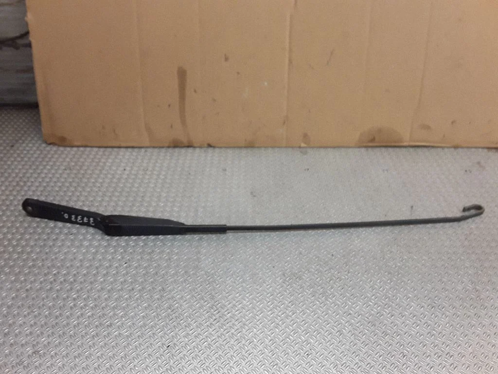 Front wiper blade arm – Renault Trafic II (X83) (2001-2014)