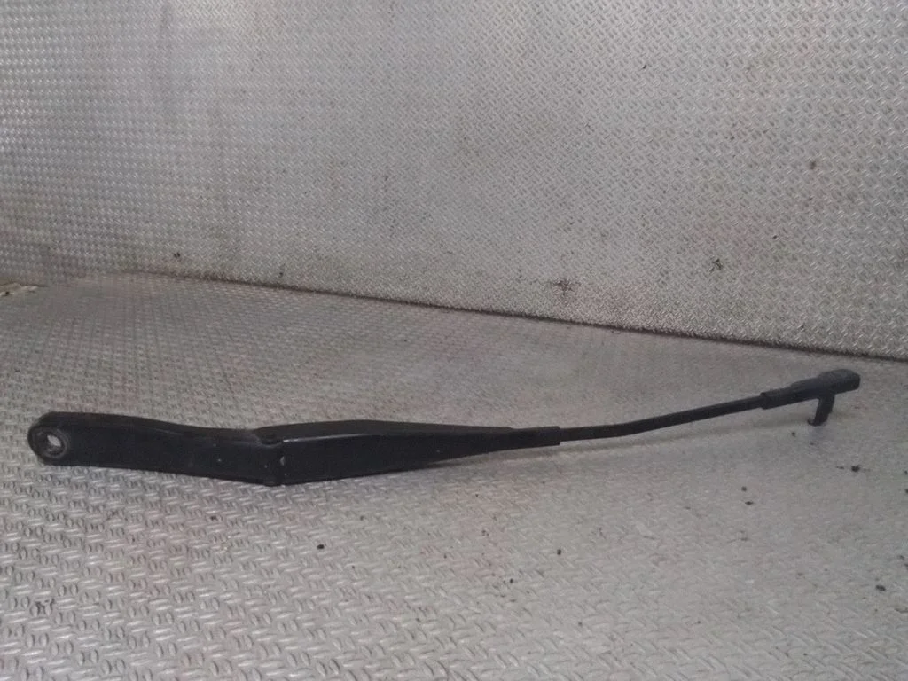 Front wiper blade arm – Opel Astra H (2004-2012)