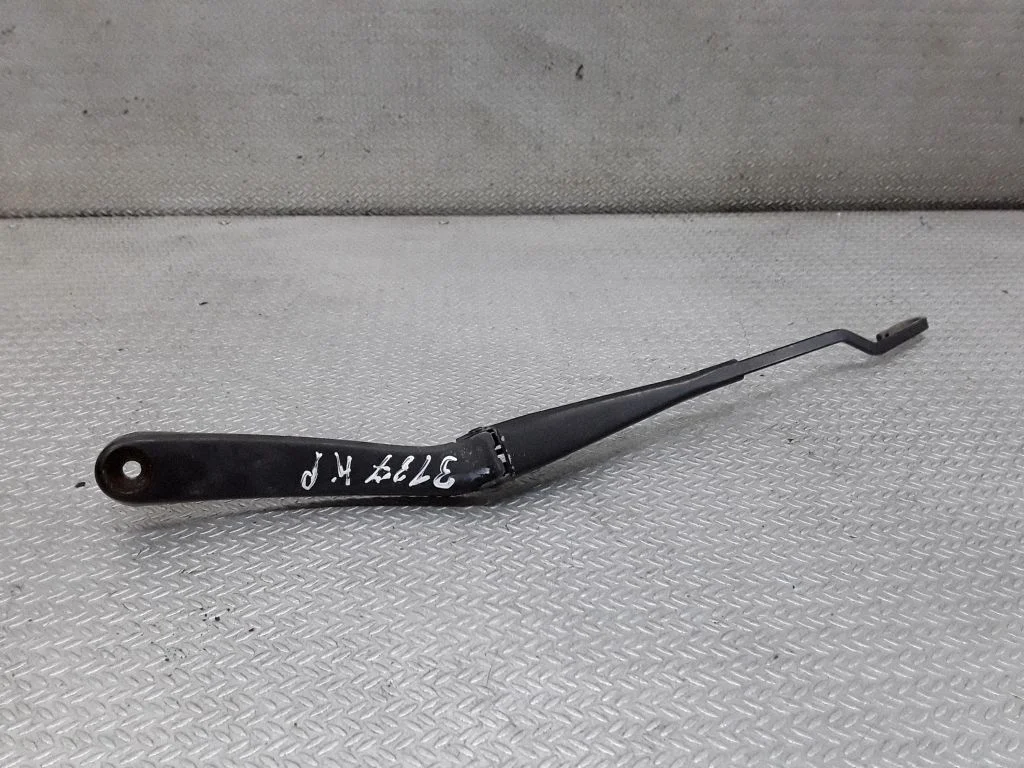 Front wiper blade arm – Mercedes-Benz C-Class W203 (2000-2007)