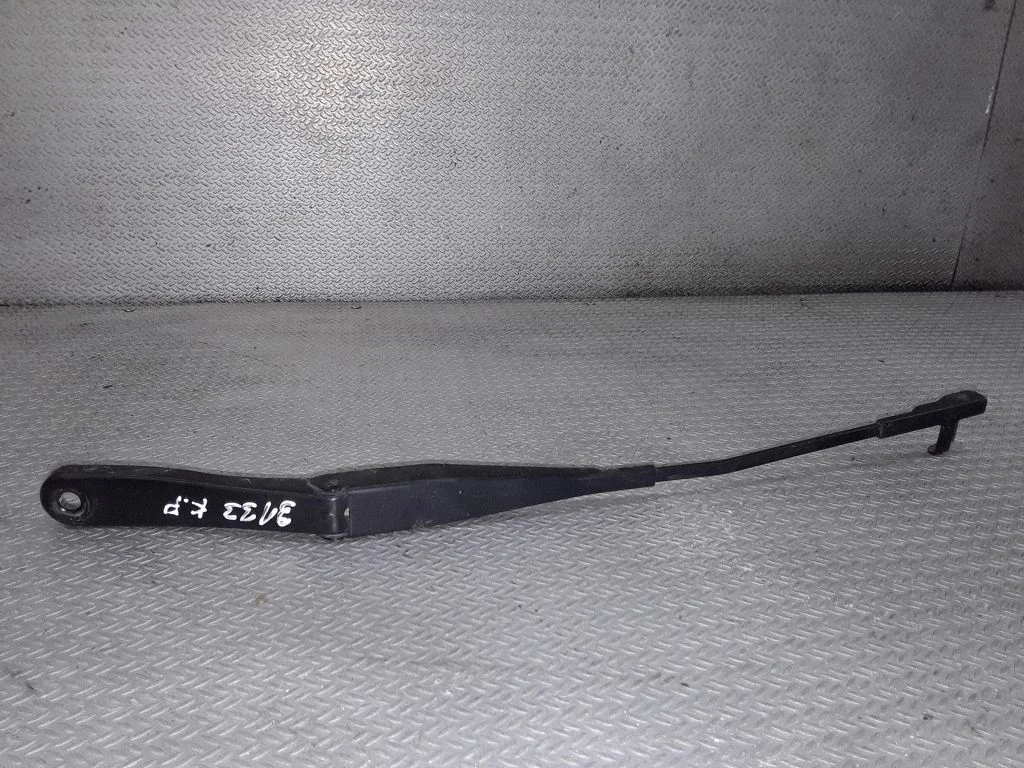 Front wiper blade arm – Opel Astra H (2004-2012)