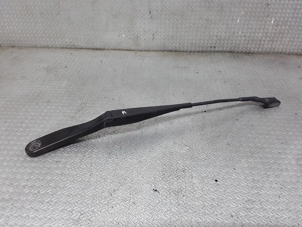 Front wiper blade arm – Volvo V50 (2008-2012)