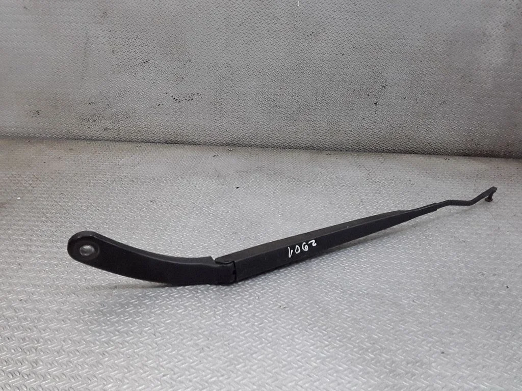 Priekšējā stikla tīrītāja svira 8200113230