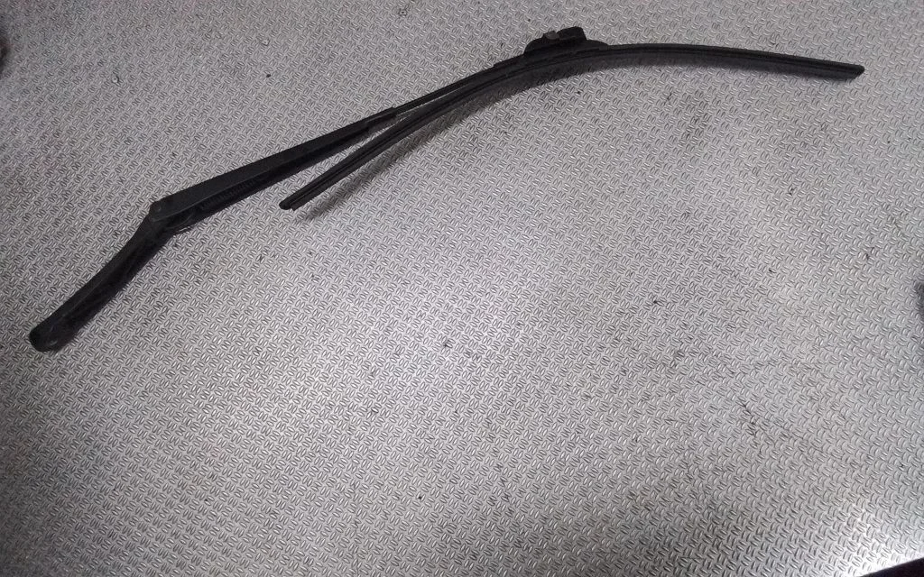 Front wiper blade arm – Volkswagen Golf IV (1998-2005)