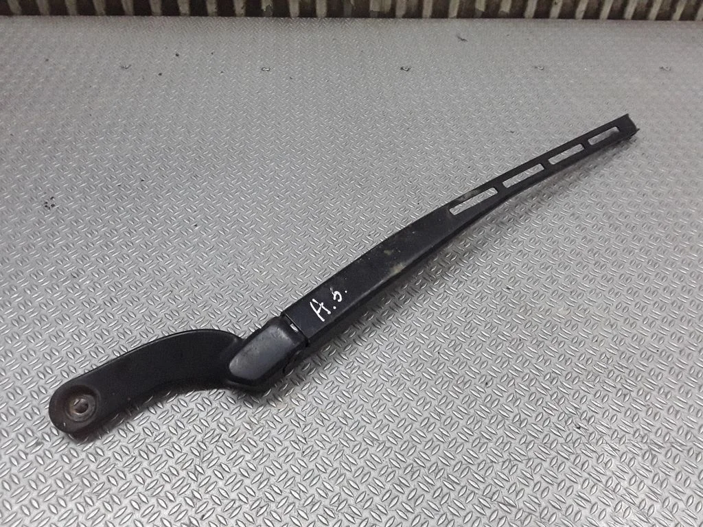 Front wiper blade arm – Audi A6 Allroad C5 (1999-2005)