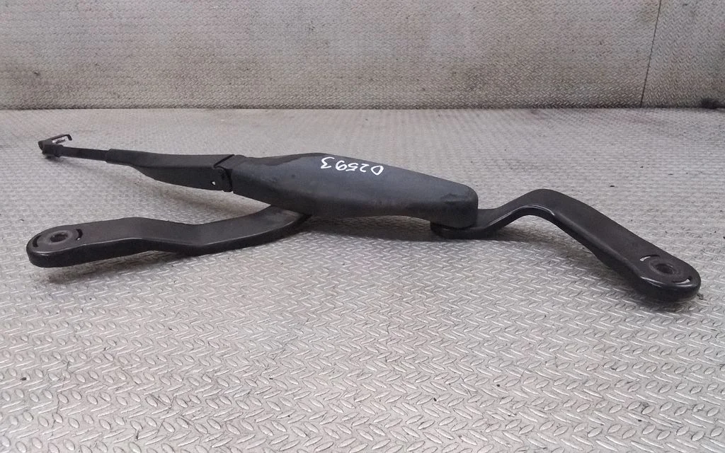 Priekšējā stikla tīrītāja svira A2118200444
