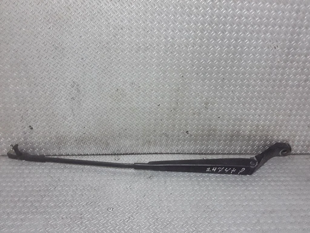 Front wiper blade arm – Ford Galaxy (2000-2006)