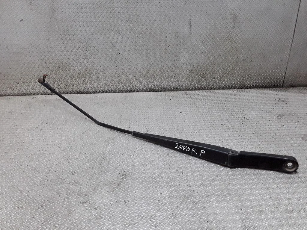 Front wiper blade arm – Volkswagen Caddy (2004-2010)