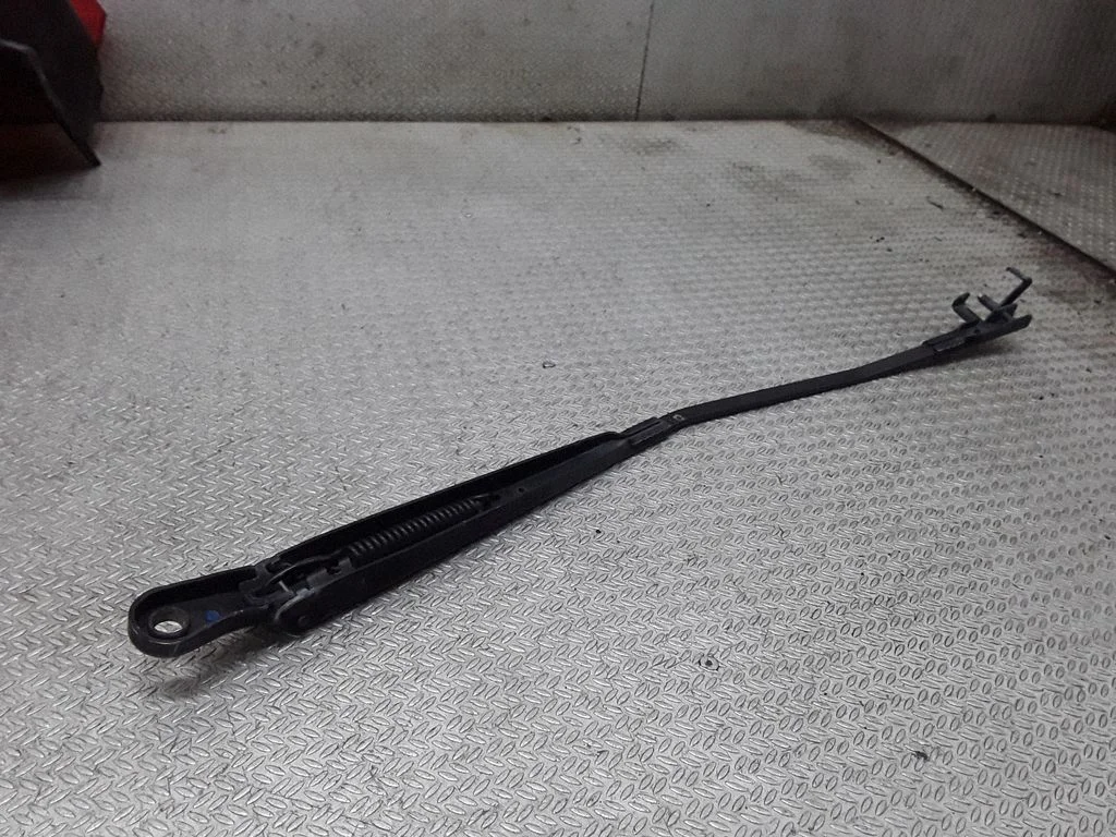 Front wiper blade arm 8200360823 – Renault Grand Modus (2008-2012)