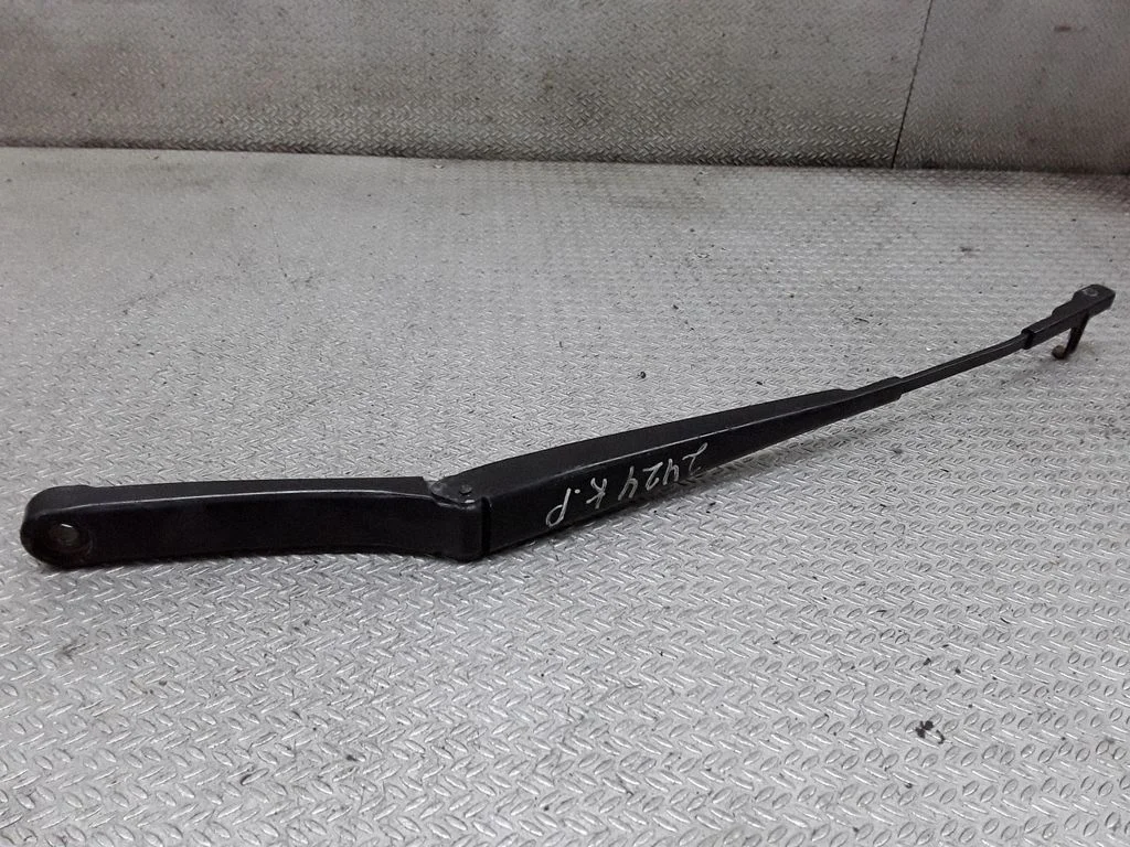 Front wiper blade arm – Volkswagen Golf Plus (2005-2013)