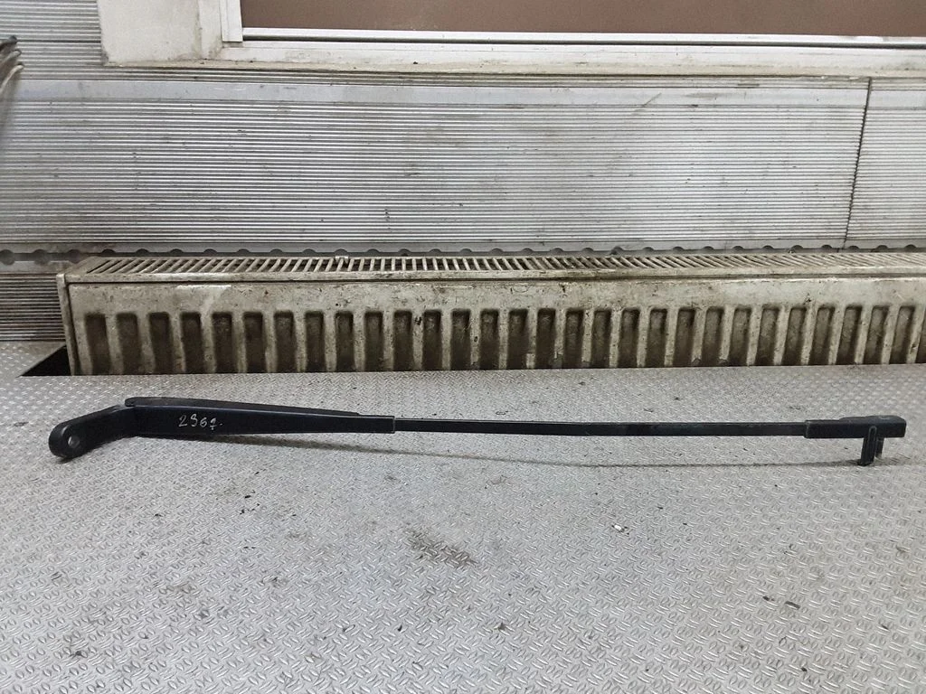 Front wiper blade arm – Citroen C5 (2005-2008)