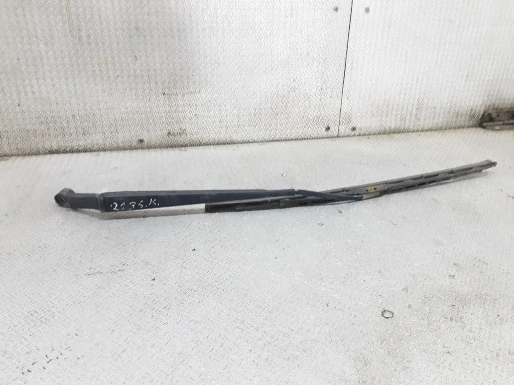 Front wiper blade arm – left