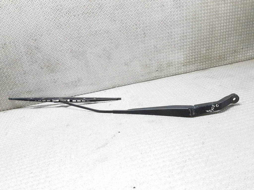 Front wiper blade arm – Honda Civic (2001-2005)