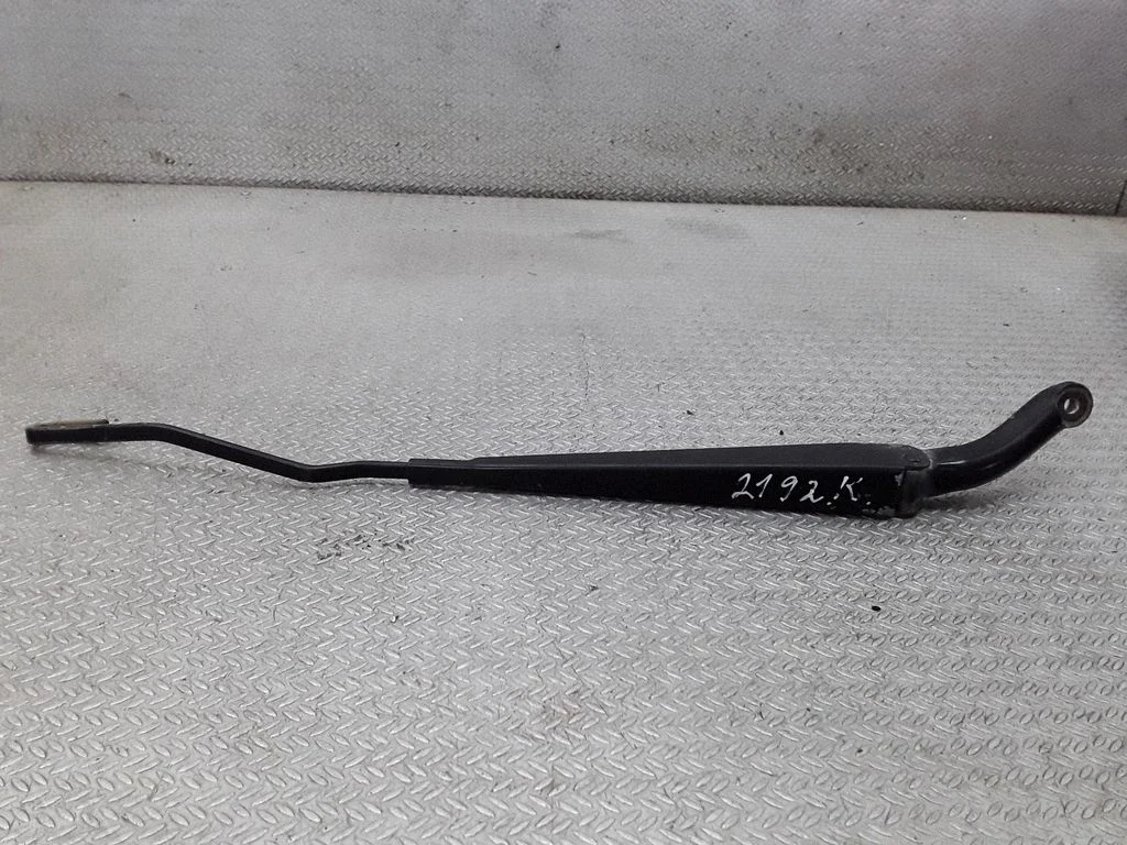 Front wiper blade arm – Volvo XC70 (2001-2004)