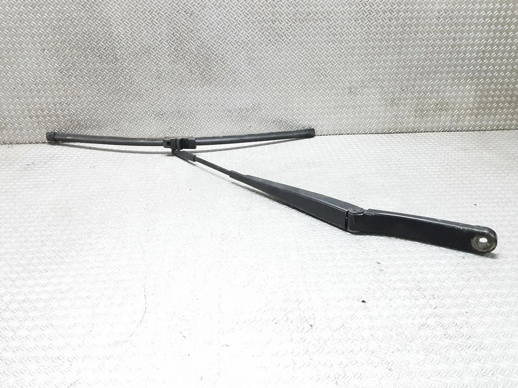 Front wiper blade arm – Volkswagen Golf Plus (2005-2013)