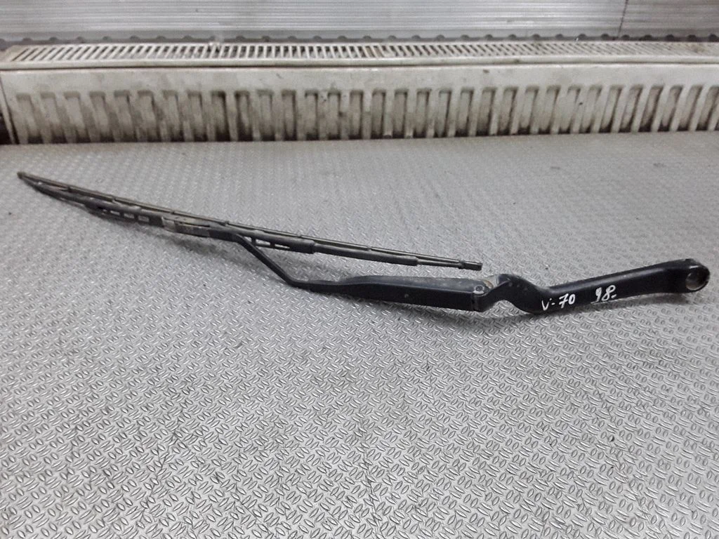 Front wiper blade arm – Volvo S70 V70 V70 XC (1997-2000)
