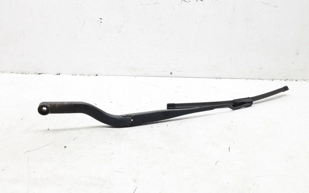 Front wiper blade arm – Opel Vectra C (2002-2005)