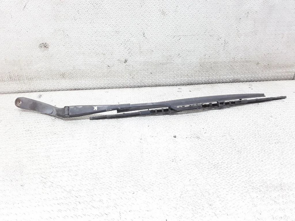 Priekšējā stikla tīrītāja svira A2038200544