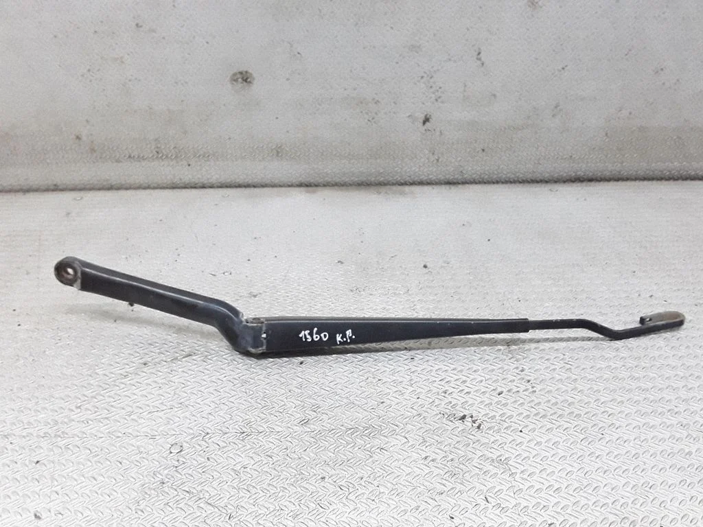 Front wiper blade arm – Toyota Avensis T220 (1997-2000)