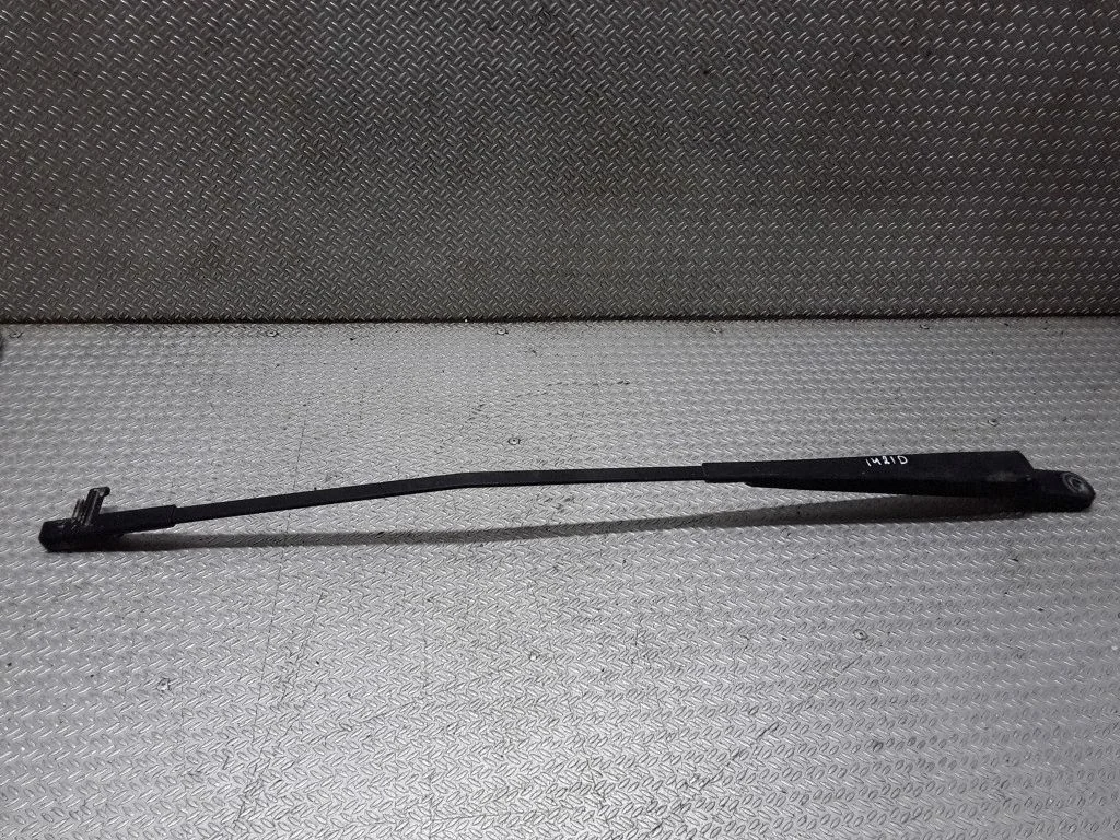 Front wiper blade arm – right