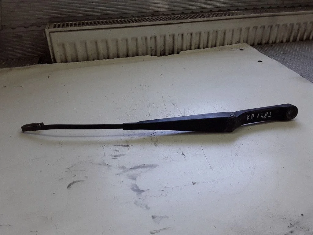 Front wiper blade arm – front left