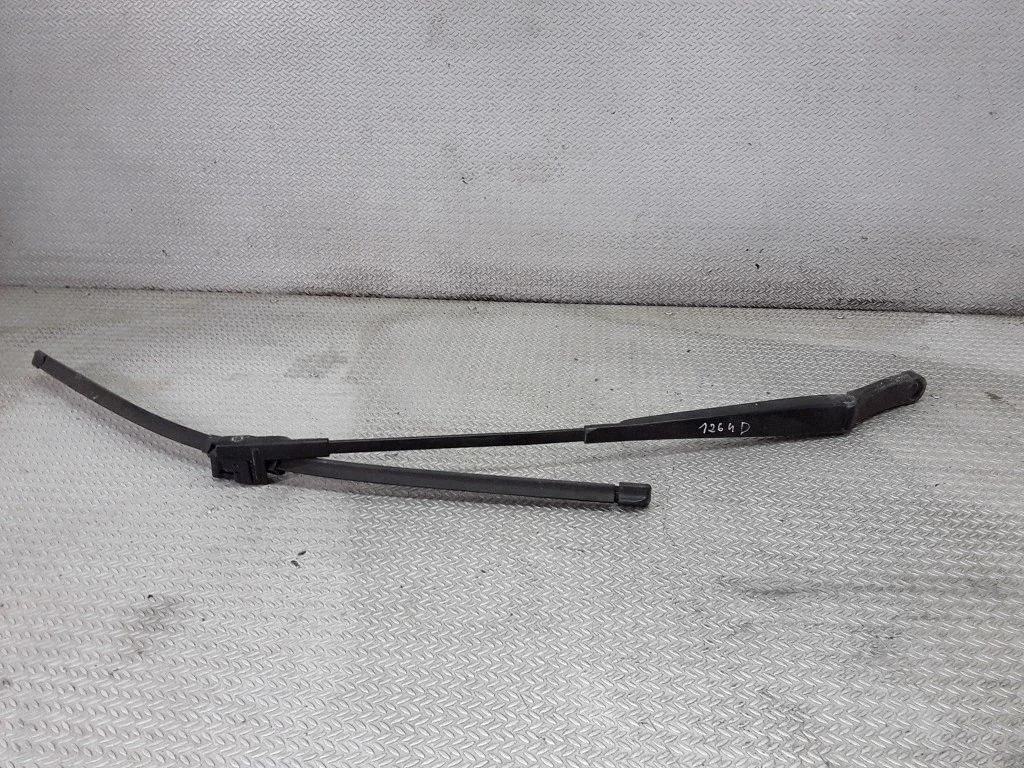Front wiper blade arm – Volkswagen Touran I (2003-2010)