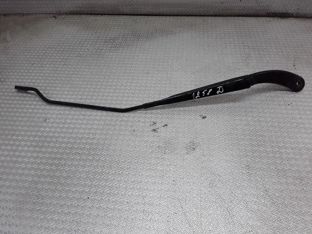 Front wiper blade arm – Renault Megane II (2002-2005)