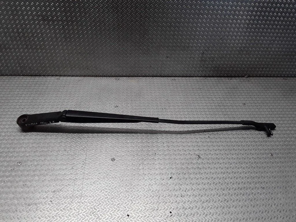 Front wiper blade arm – Citroen C4 I (2004-2010)