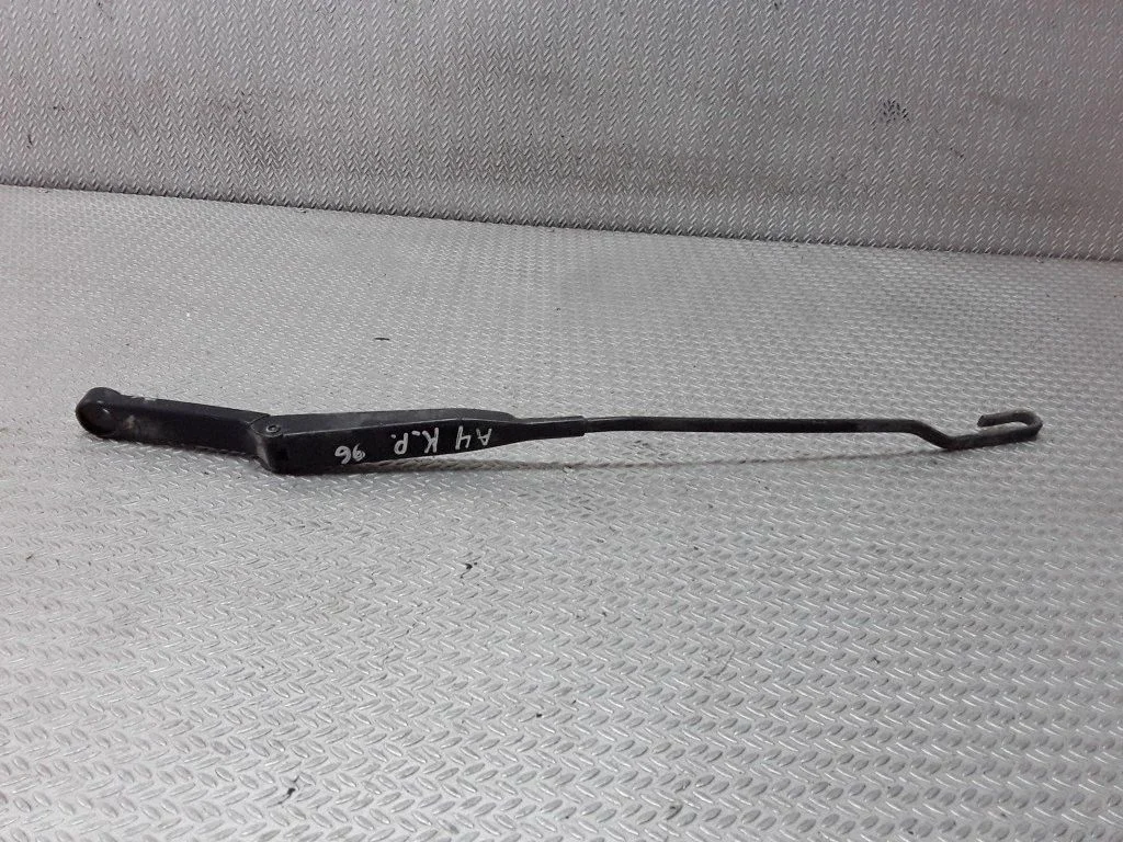 Front wiper blade arm – Audi A4 S4 B5 8D (1994-1999)