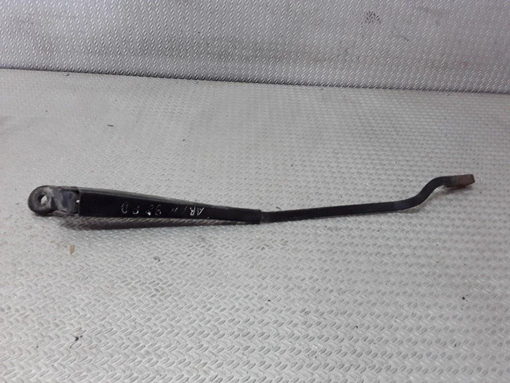 Front wiper blade arm – Ford Galaxy (1995-2000)