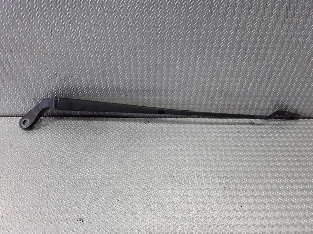 Front wiper blade arm – Chrysler Voyager (1996-2001)