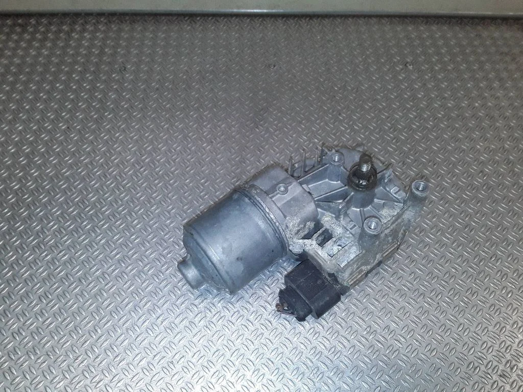 Wiper motor – Volkswagen Touran I (2003-2010)