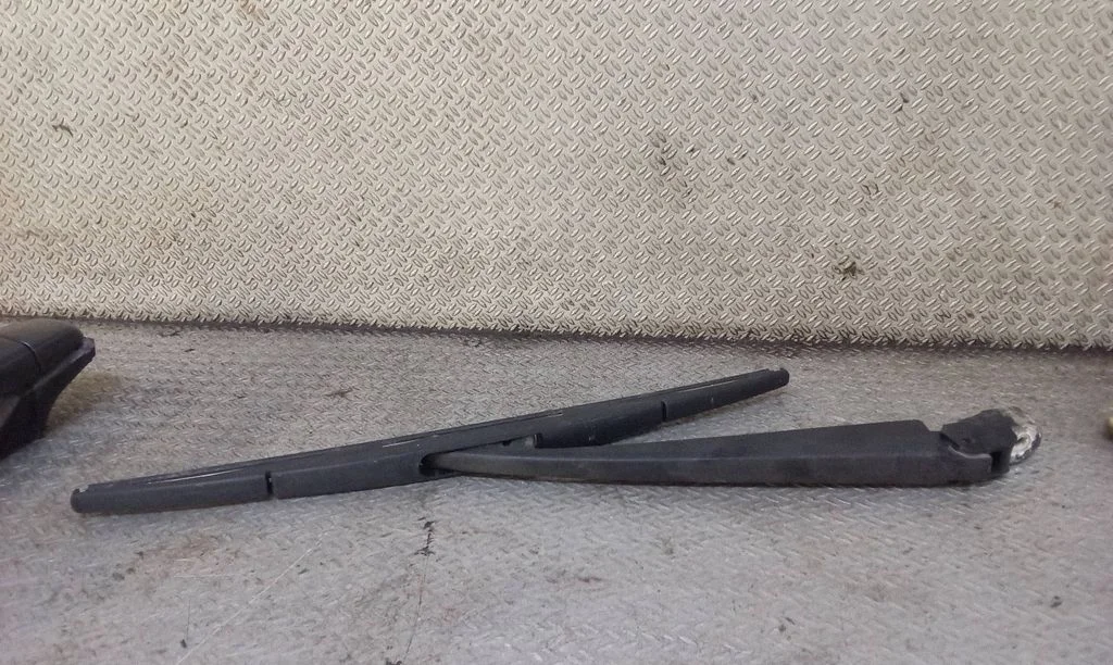 Tagaklaasi kojamees – Subaru Outback (2009-2014)