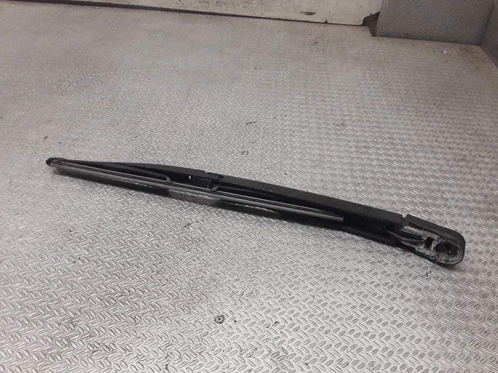 Rear wiper blade