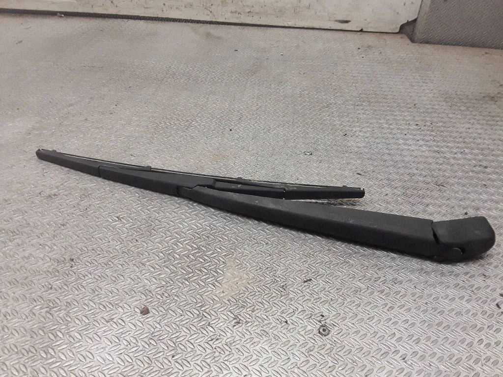 Rear wiper blade