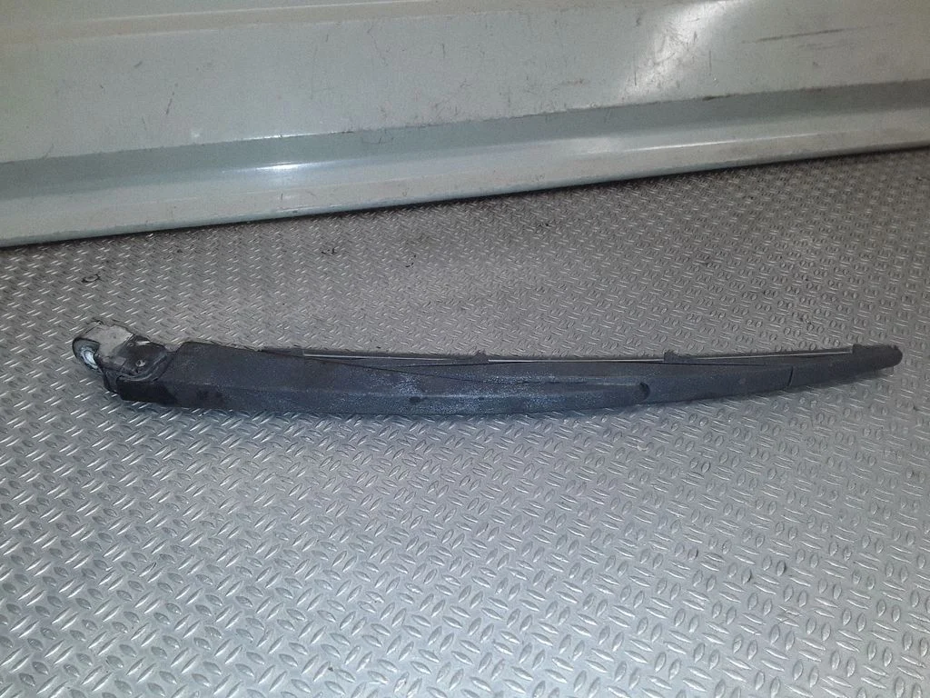 Rear wiper blade – Mitsubishi Outlander (2007-2012)