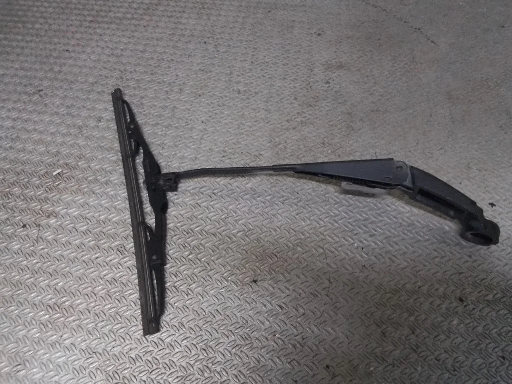 Rear wiper blade – Honda CR-V (2002-2006)