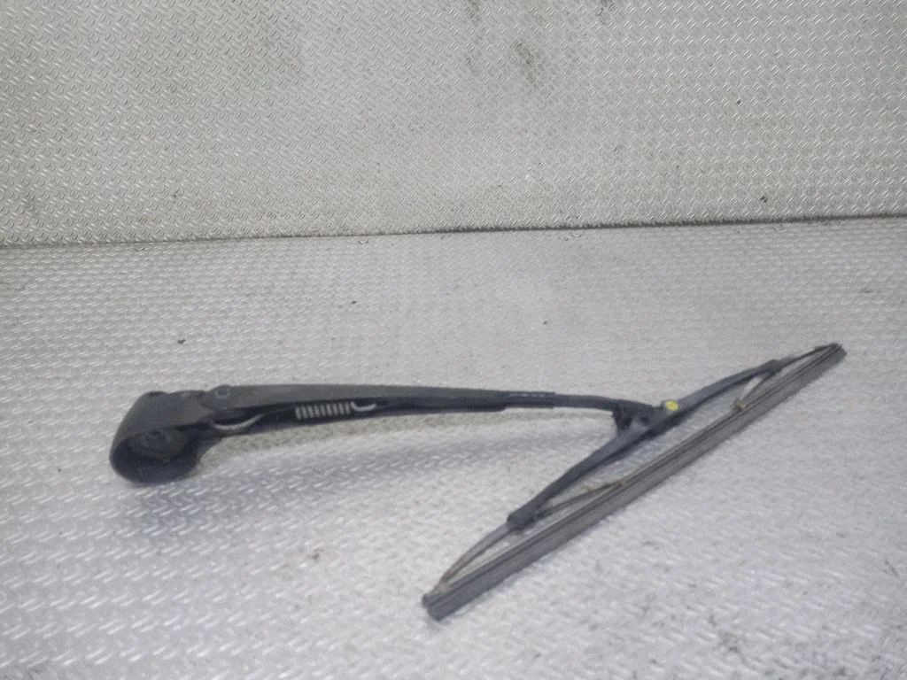 Aizmugurējā stikla tīrītājs – Volkswagen Golf IV (1998-2005)