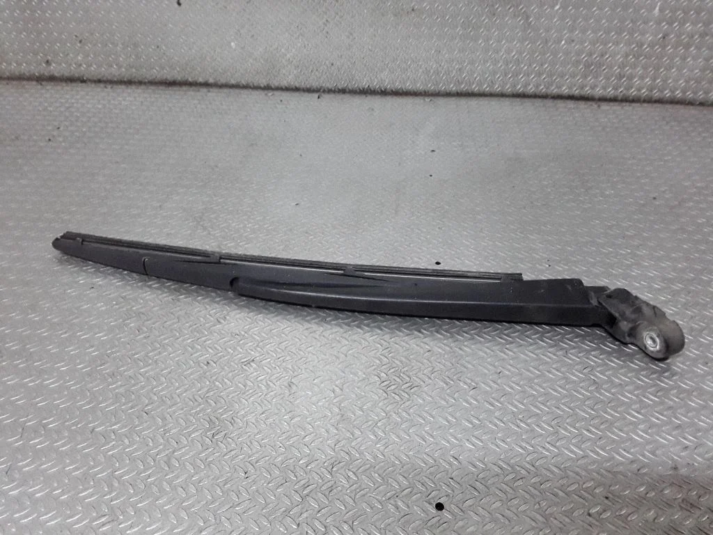 Aizmugurējā stikla tīrītājs – Subaru Forester SH (2008-2013)