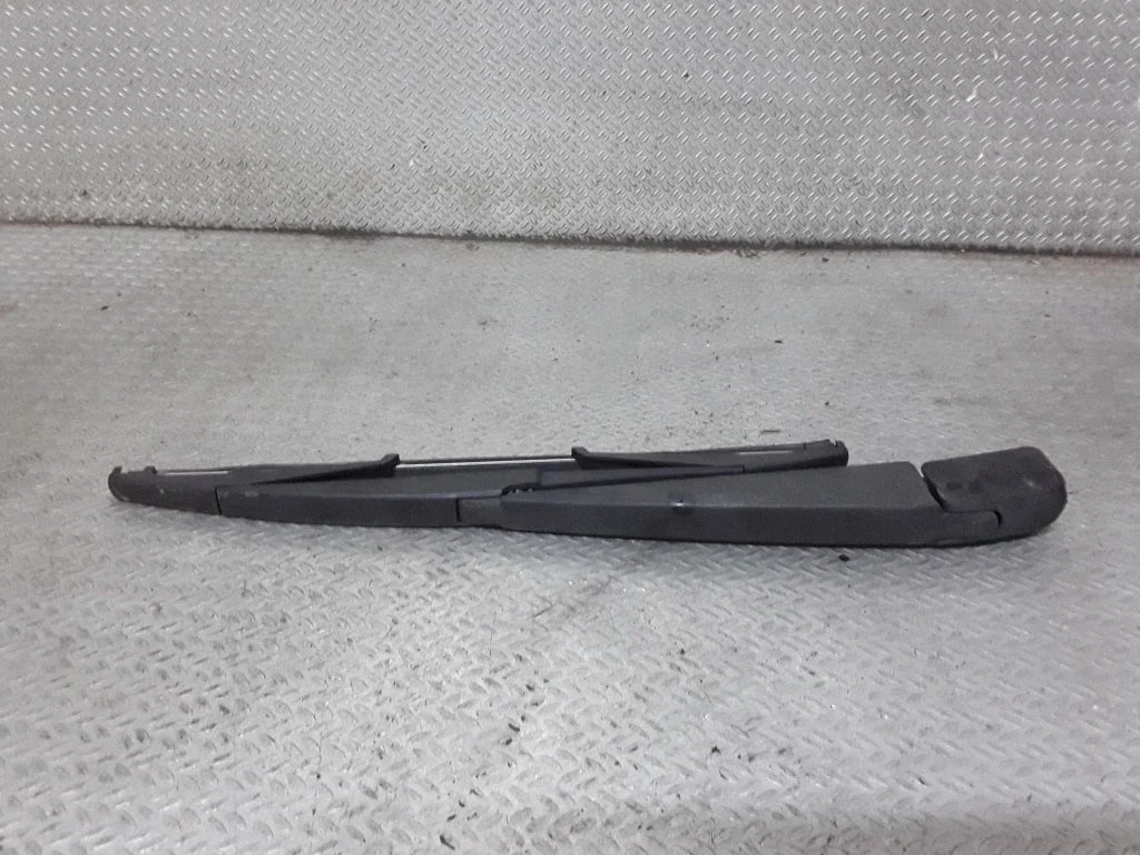 Rear wiper blade – Toyota RAV 4 (XA20) (2000-2005)